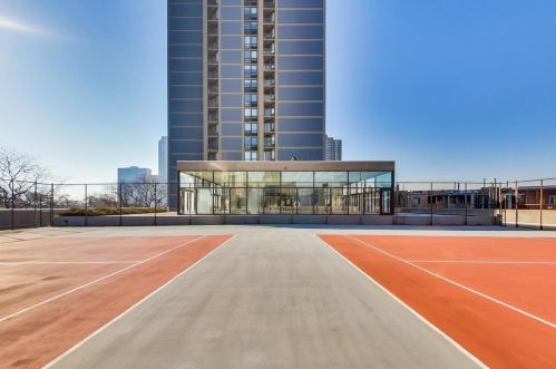 5320 Sheridan Rd, Chicago IL  60640-2533 exterior