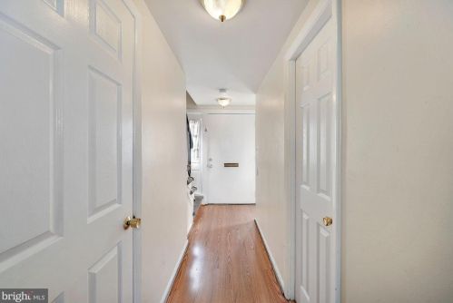 5537 Burnside Dr, Rockville MD 20853-2457 exterior