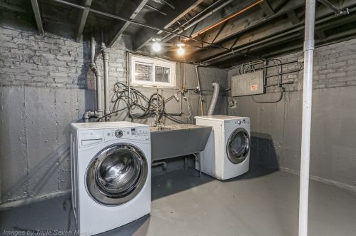 8122 Kingston Ave, Chicago IL 60617-1231 exterior