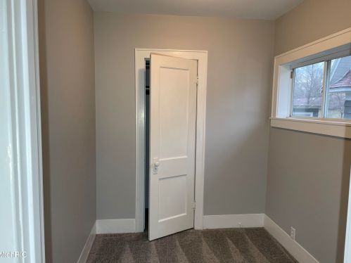 684 Isabella Ave, Meskegon MI 49442-4047 exterior