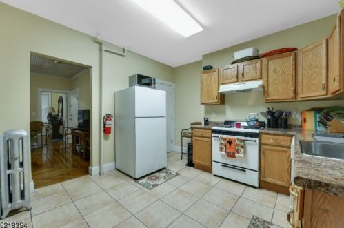 72 Chestnut St, Montclair NJ 07042-2945 exterior