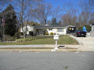 7 Farrell Dr, Middletown, NJ 07748-3209