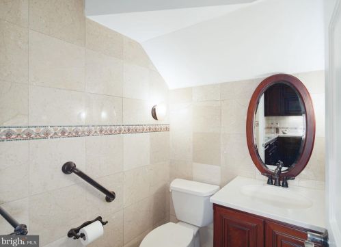 2027 Chancellor St, Philadelphia PA 19103-5604 exterior