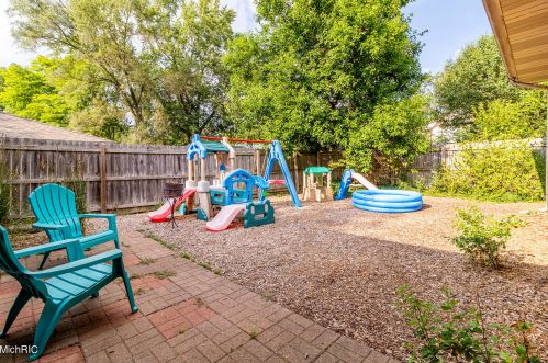 1953 Evergreen St, Grand Rapids MI 49506-4141 exterior