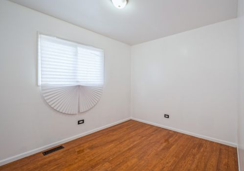 68 95th St, Chicago IL 60617-5053 exterior