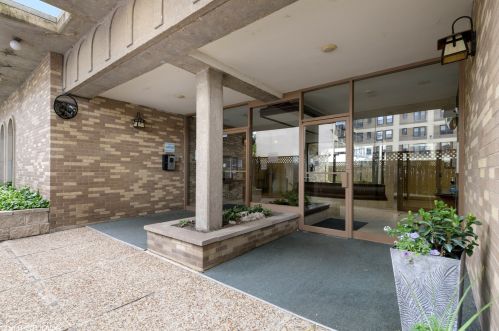 6121 Sheridan Rd, Chicago IL  60660-2878 exterior