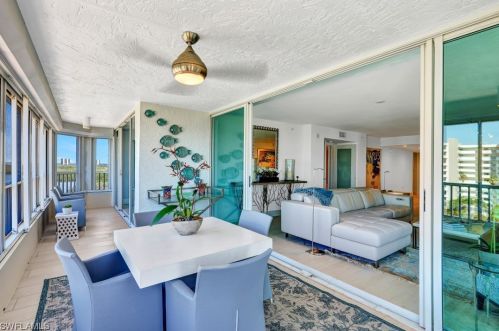 25 Bluebill Ave, Naples FL 34108-1795 exterior