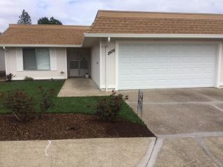 2976 Twin Oak Pl, Salem OR  97304-1226 exterior