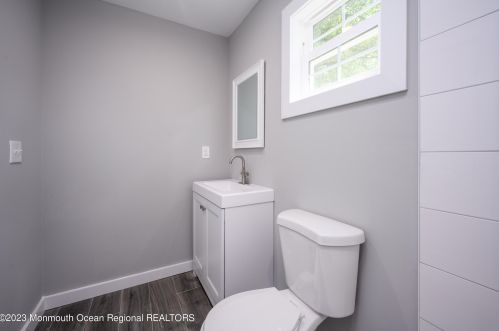 35 Buttonwood Pl, Hazlet NJ  07730-2173 exterior