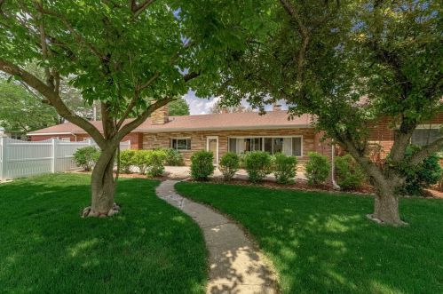 3850 93rd St, Chicago, IL 60805-1819