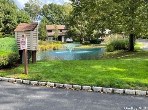 31 Northgate Cres, Huntington Station, NY 11747-3096