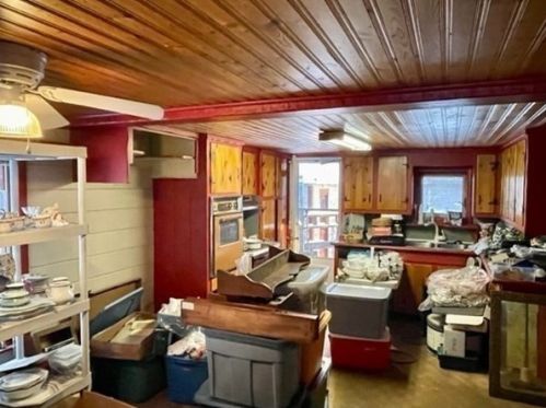 725 Lombard Rd, Chicopee MA 01020-4860 exterior