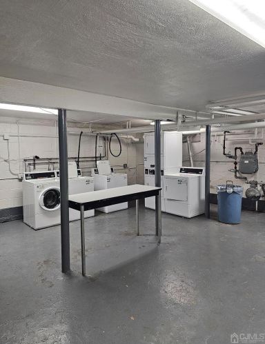 32 Woodedge Ave, Edison NJ exterior