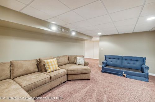 502 Brunswick Dr, Dewitt MI 48820-9189 exterior