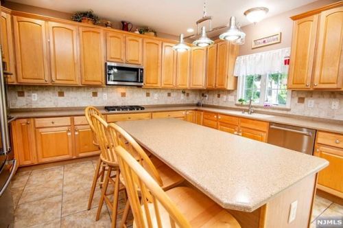 218 Manhattan Ter, Dumont NJ  07628-2234 exterior