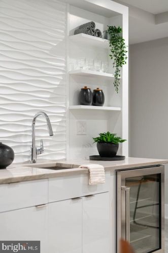 722 Broad St, Philadelphia PA 19146-3119 exterior