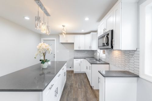 5009 Lavergne Ave, Chicago IL 60638-5831 exterior