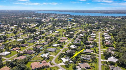 2910 Cates Cir, Fort Pierce FL  34952-5812 exterior