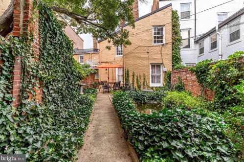 126 Fairfax St, Alexandria VA 22314-3331 exterior