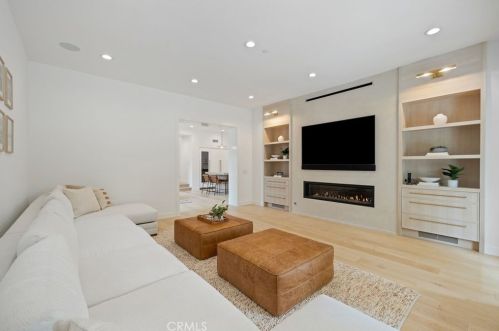 10464 Caribou Way, Tustin CA  92782-1470 exterior