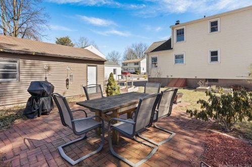 68 Irving St, Manchester CT 06042-3029 exterior