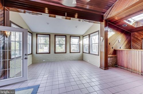 1101 Morningside Ln, Alexandria VA 22308-1042 exterior