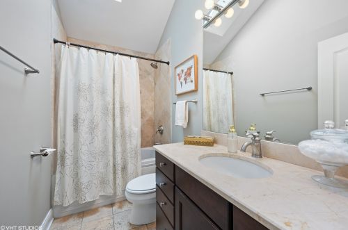 2318 Montana St, Chicago IL 60614-2220 exterior