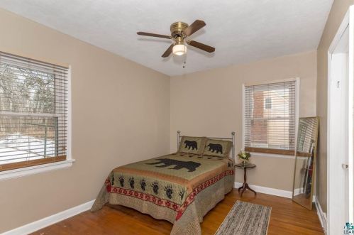 5209 Ivanhoe St, Duluth MN 55804-1139 exterior