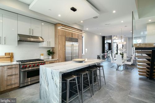 722 Broad St, Philadelphia PA 19146-3119 exterior