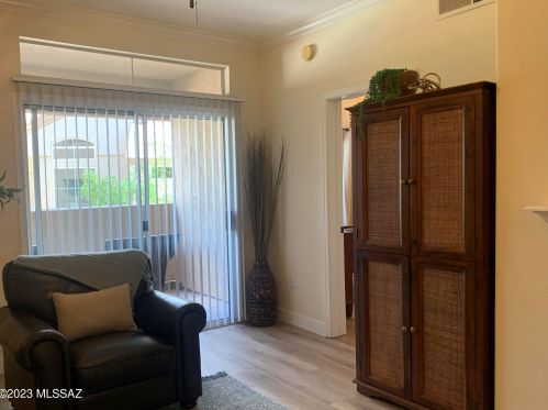 7050 Sunrise Dr, Tucson AZ 16105-1317 exterior