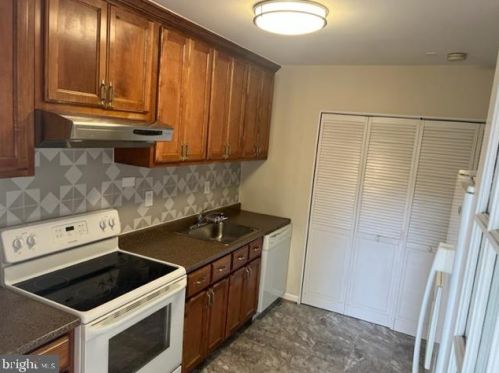 6323 Everglades Dr, Alexandria VA 22312-1113 exterior