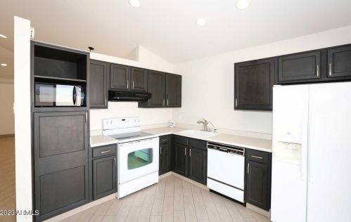 2338 Evans Dr, Phoenix AZ 85032-5461 exterior