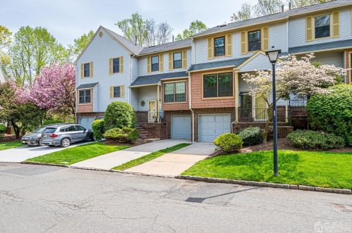 3603 Spring Brook Dr, Edison, NJ 08820-4245