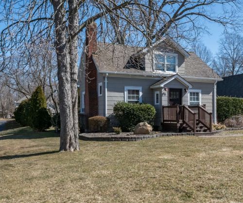 76 Ldg Ave, Huntington Station NY 11746-3438 exterior