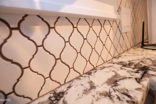 1154 Cadillac Dr, Meskegon MI 49445-1917 exterior