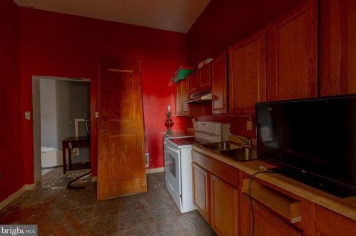 1702 22nd St, Philadelphia PA 19140-3831 exterior