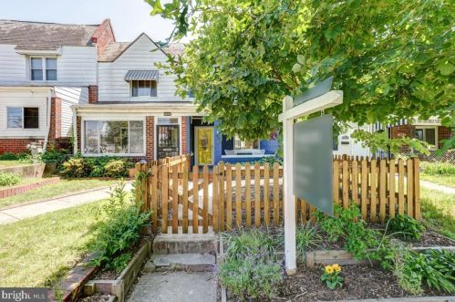 3427 Eads St, Washington, DC 20019-1428