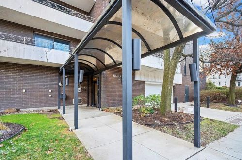 363 Highland Ave, Pittsburgh PA  15206-4272 exterior