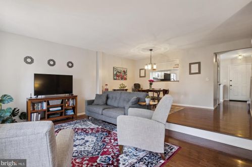 6020 Kestner Cir, Alexandria VA  22315-4833 exterior