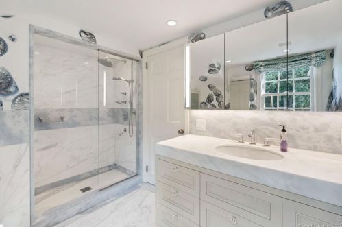 7 Cobb Is Dr, Greenwich CT 06830-7244 exterior