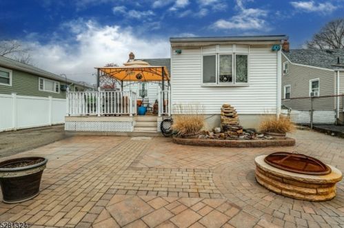 75 Dartmouth Ave, Avenel NJ 07001-1860 exterior