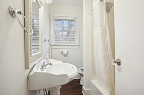 854 Mentelle Dr, Atlanta GA  30308-1612 exterior