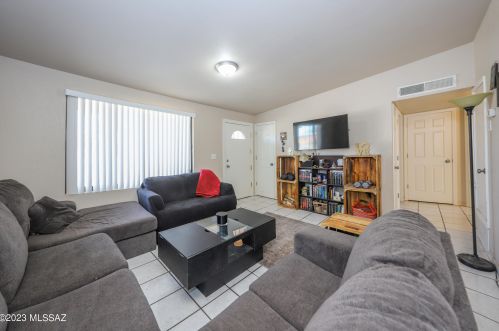 509 Holladay Dr, Tucson AZ  85706-3265 exterior