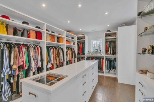 19 Duck Pond Rd, Demarest NJ  07627-2305 exterior