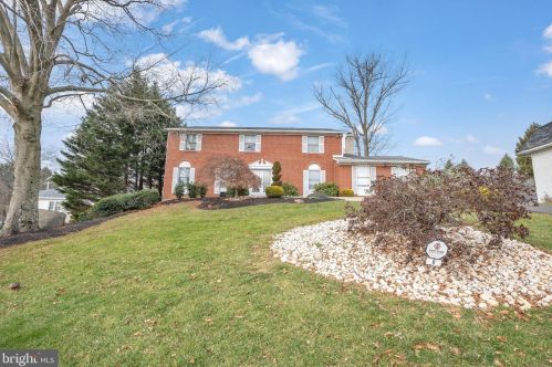 6 Lawson Dr, Huntingdon Valley, PA 19006-1607