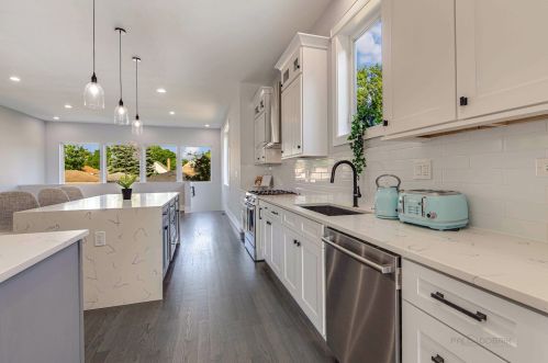 5307 Mcvicker Ave, Chicago IL 60630-1922 exterior