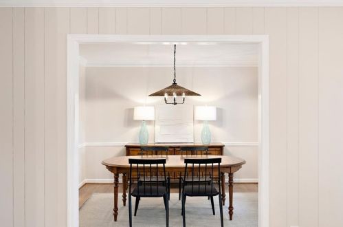 7330 Hunters Branch Dr, Atlanta GA  30328-1721 exterior