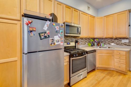 833 Lawrence Ave, Chicago, IL 60640-7713