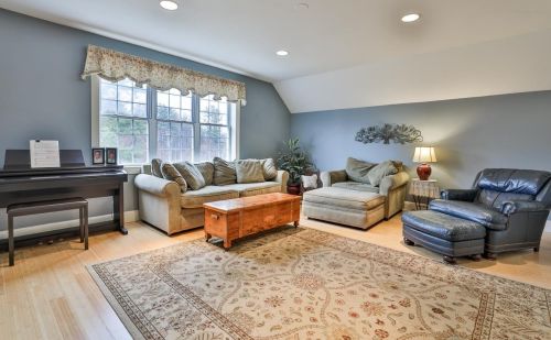 8 Oakmont Dr, Concord NH 03301-6916 exterior