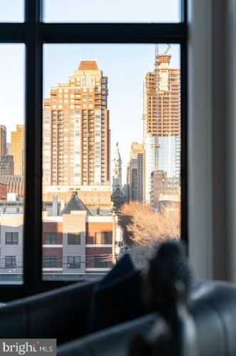 722 Broad St, Philadelphia PA 19146-3119 exterior